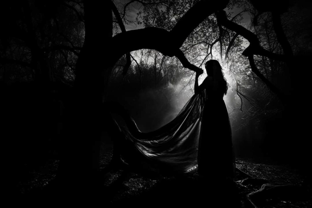 Magical elf in a grimdark setting